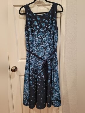 danny and nicole dresses Danny and Nicole 8P, 8 Petite, Navy blue dress..Never worn!